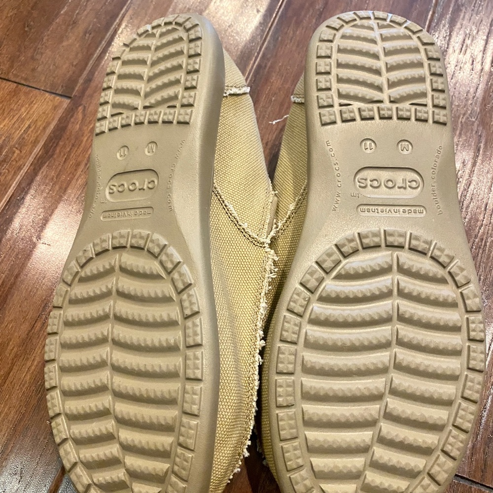 Crocs Santa Cruz Loafers Mickey Disney Parks Exclusive *Sold Out* Men's Size 11 - Picture 3 of 4